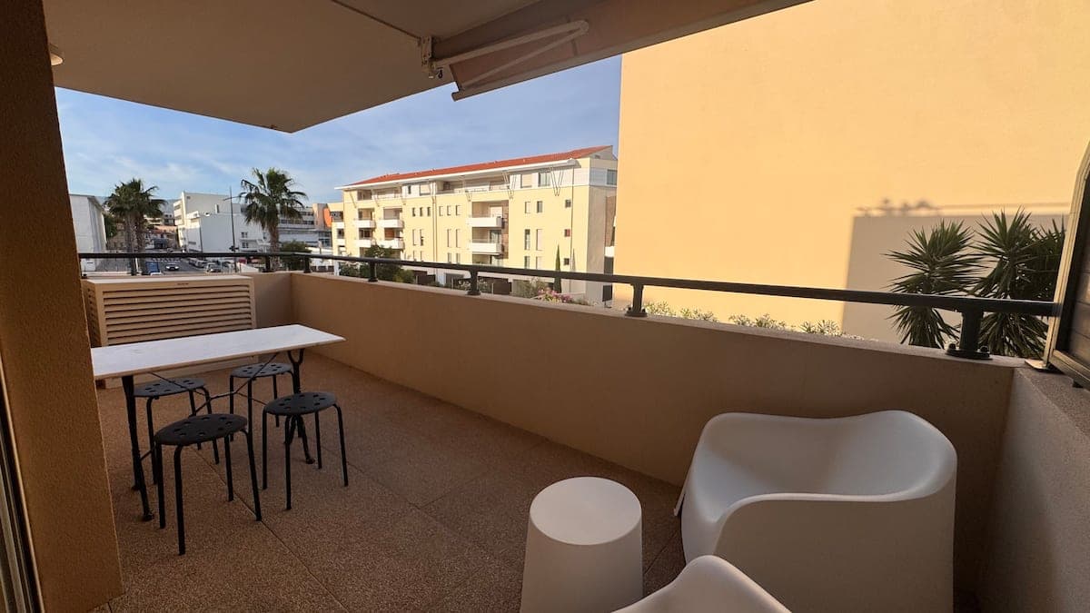 Terrasse extérieure de l'appartement Port & Calanques